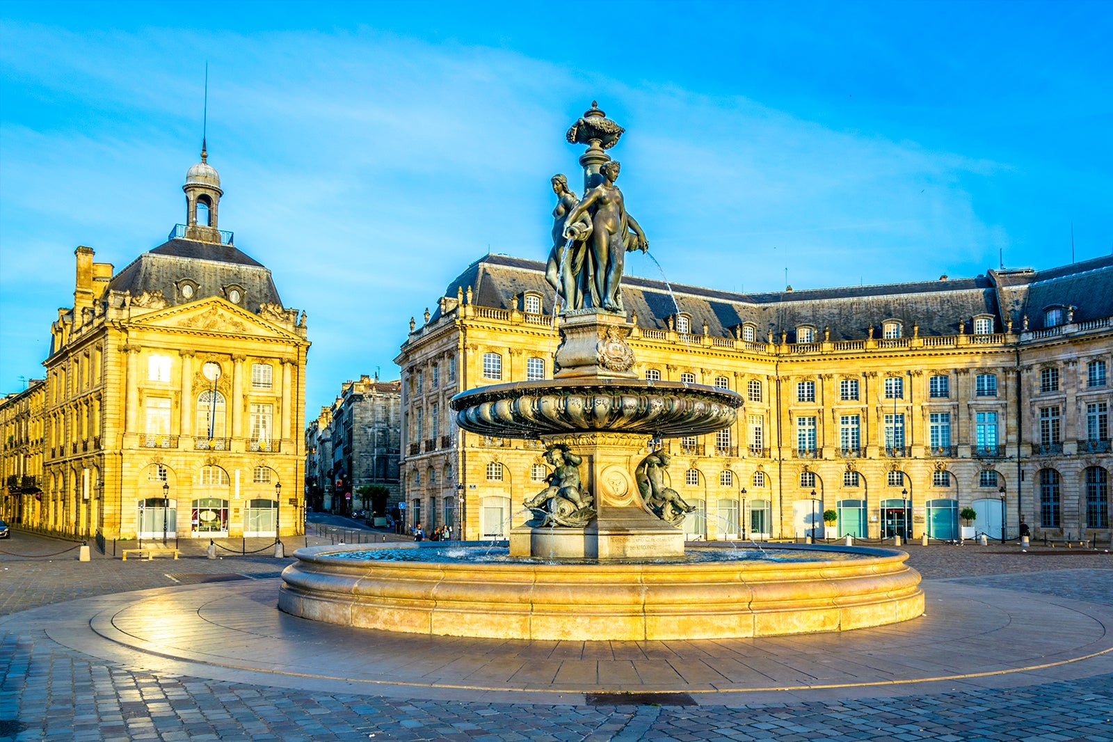 شکار گنج در خیابان های بوردو - Treasure hunt through the streets of Bordeaux