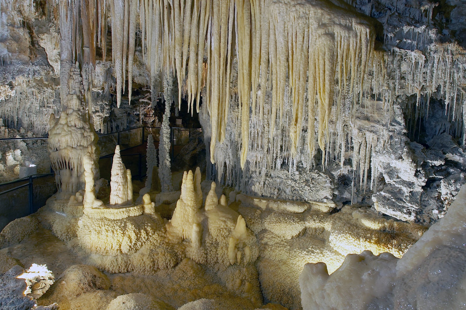 غار کلاموس - Clamouse Cave