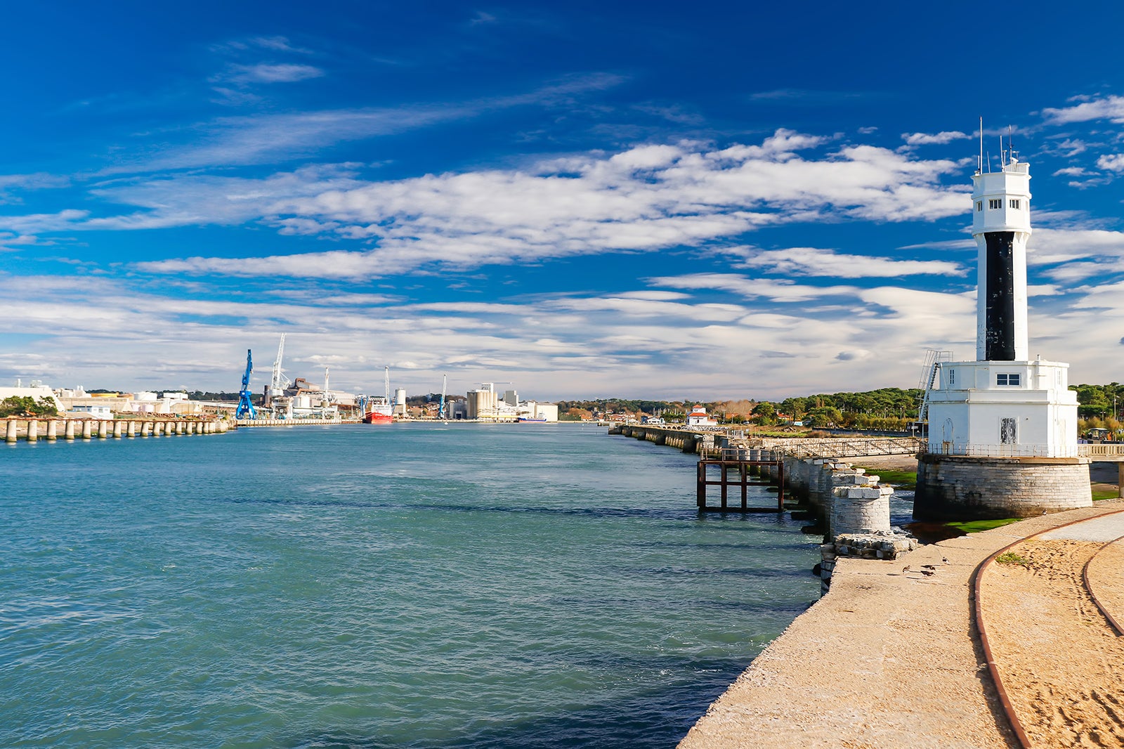 در امتداد خط ساحلی بیاریتز پیاده روی کنید - Hike along the Biarritz coastline