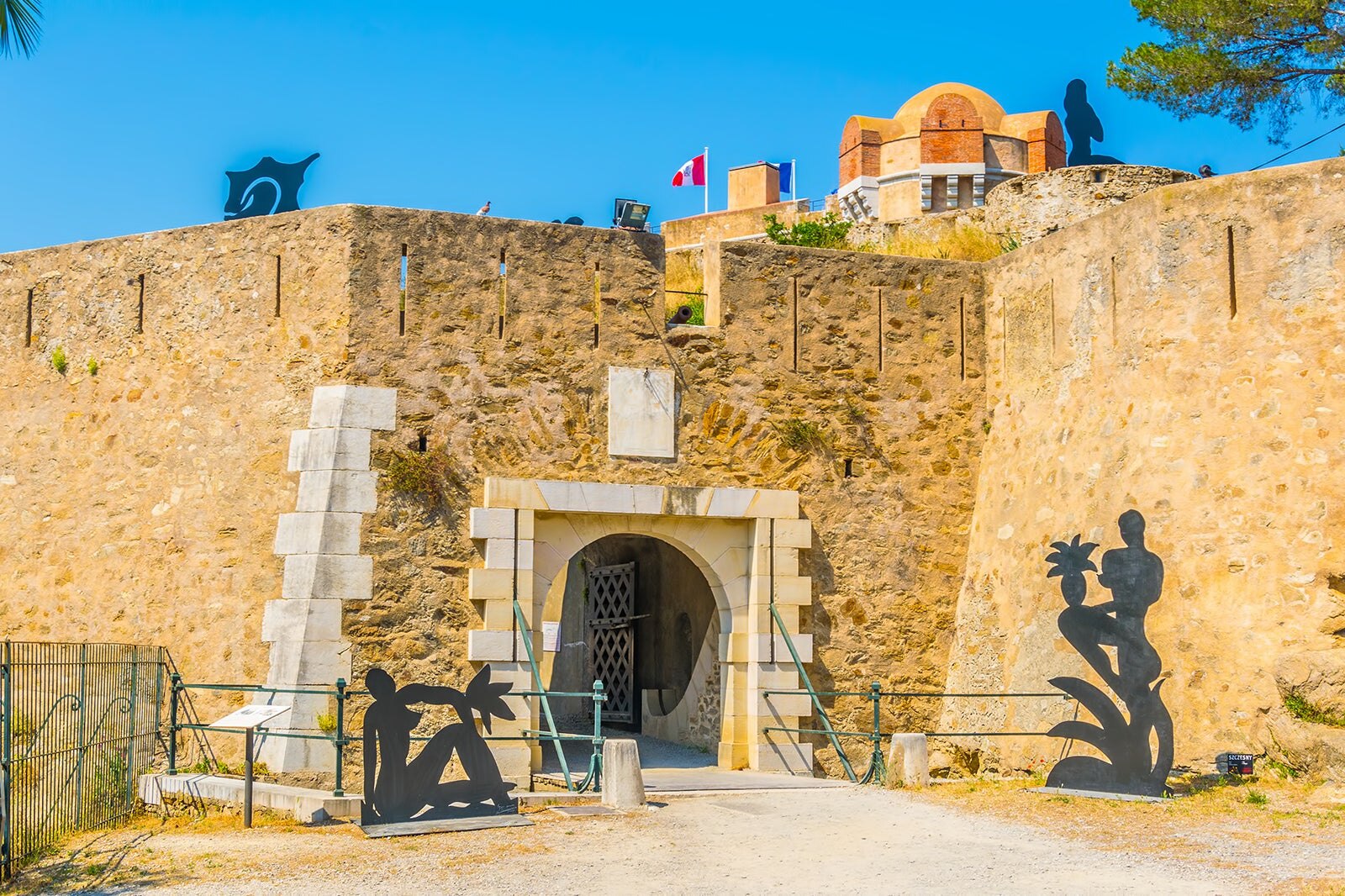 ارگ سنت تروپه - Citadel of Saint-Tropez