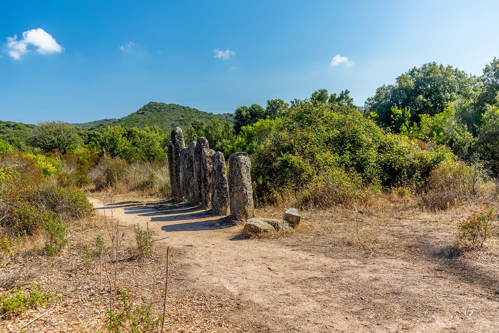 منهیرهای گذرگاه پینزو - The menhirs of the Pinzu pass