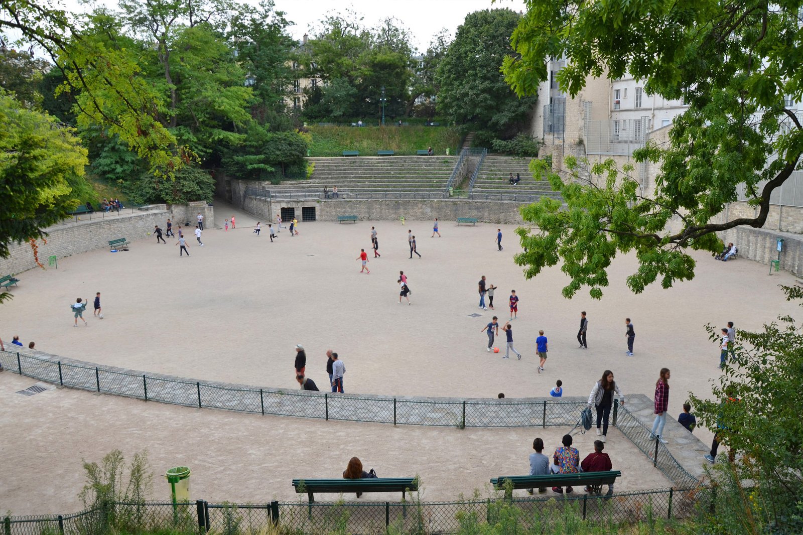 ویرانه های رومی هنوز در پاریس وجود دارد - Roman ruins still exist in Paris