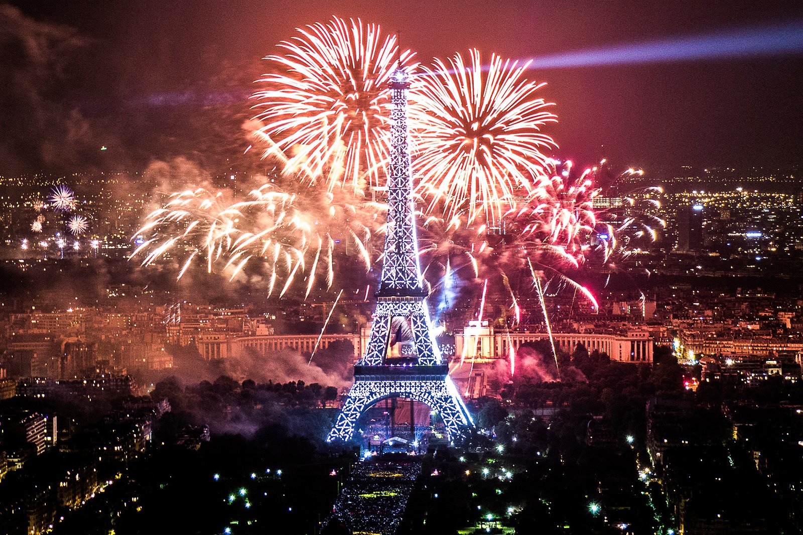 طوفان باستیل یک عمل نمادین بود - The Storming of Bastille was a symbolic act