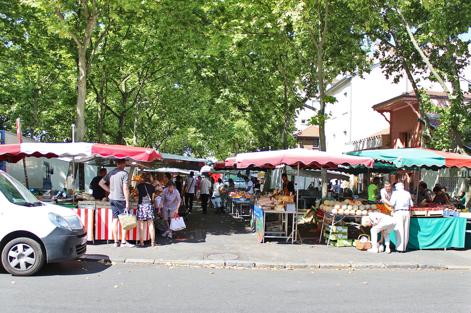 بازار قلعه مونت چت - Montchat Castle Market