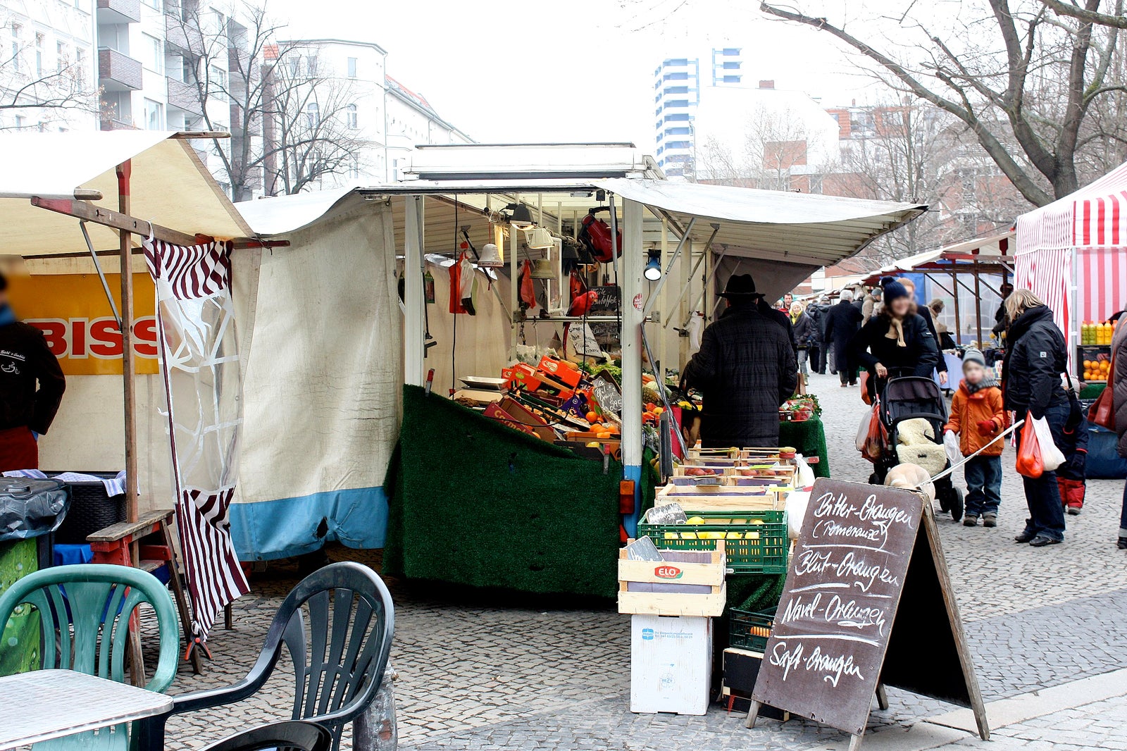 بازار هفتگی در Karl-August-Platz - Wochenmarkt am Karl-August-Platz