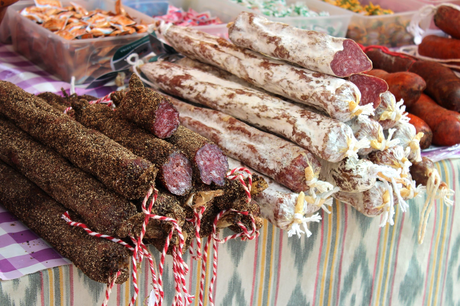 بازار کشاورزان Lehel در خیابان آنا پلاتز - Bauernmarkt Lehel am St. Anna Platz