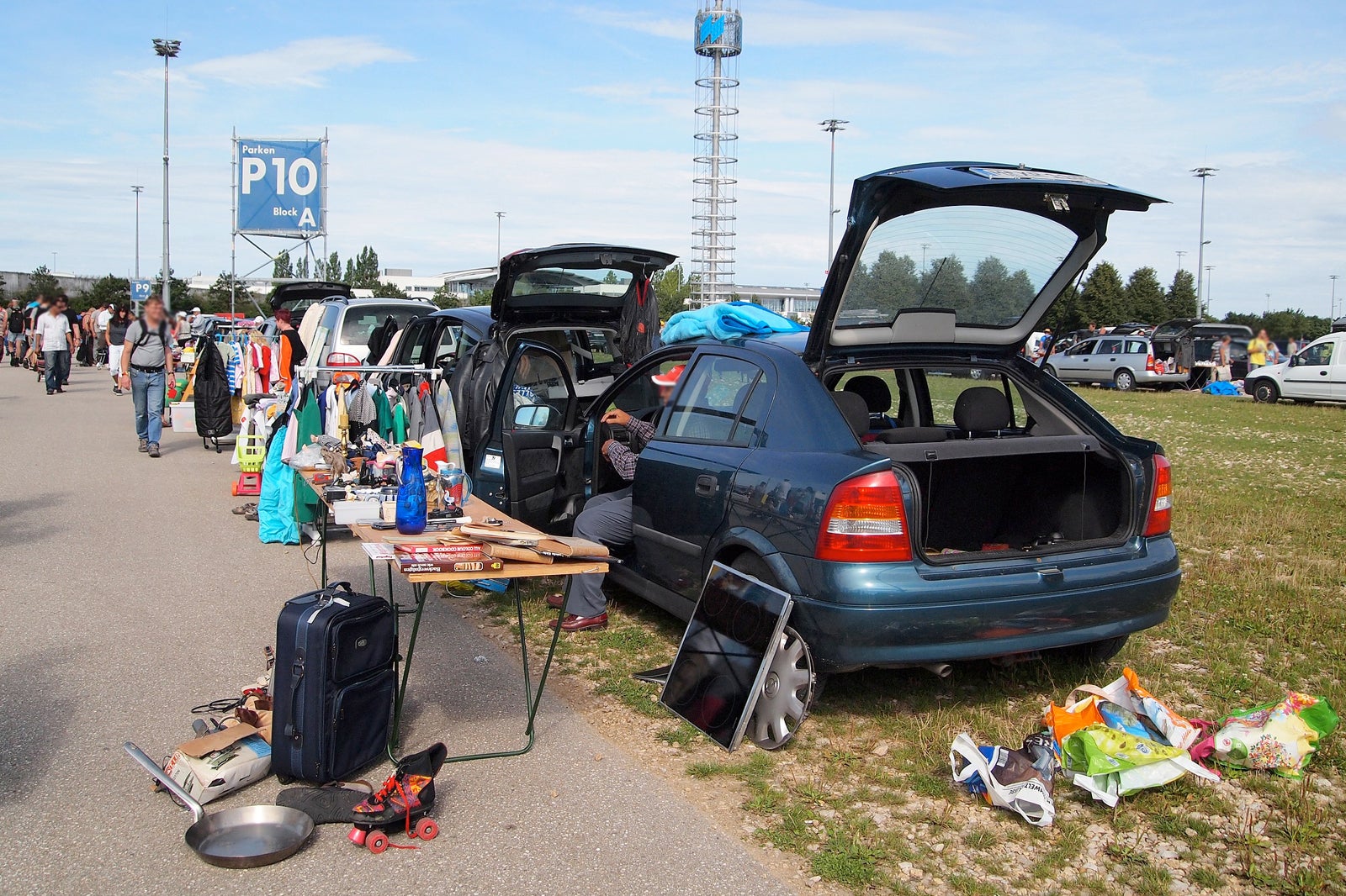 بازار دستفروشی مونیخ-ریم - Flohmarkt München-Riem