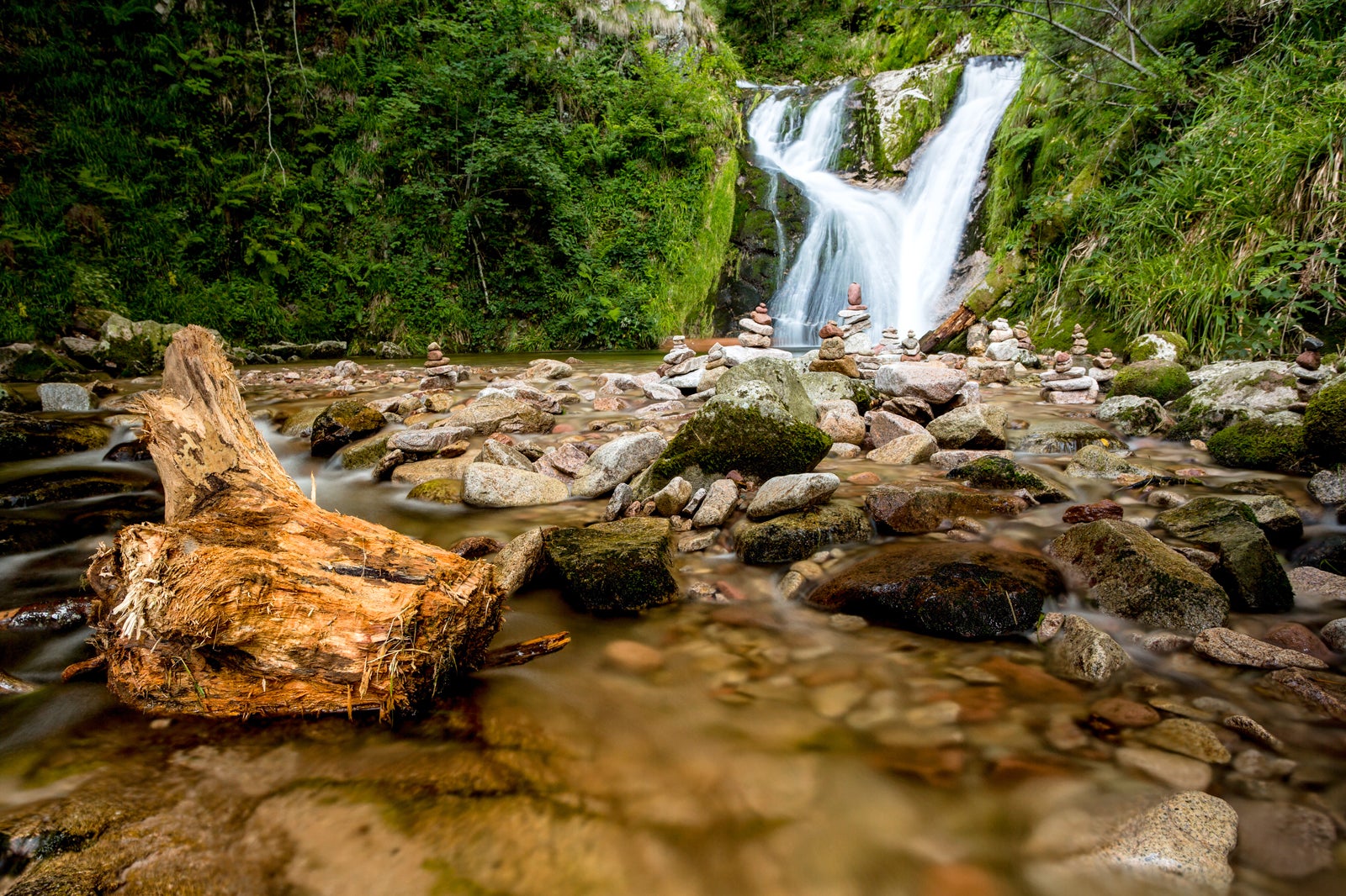 آبشارهای تمام سنت ها - All Saints Waterfalls