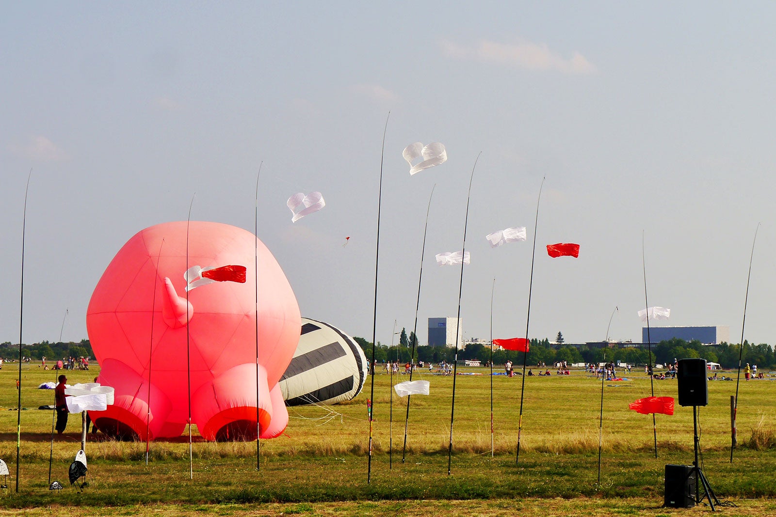 تمپلهوفر فلد - Tempelhofer Feld