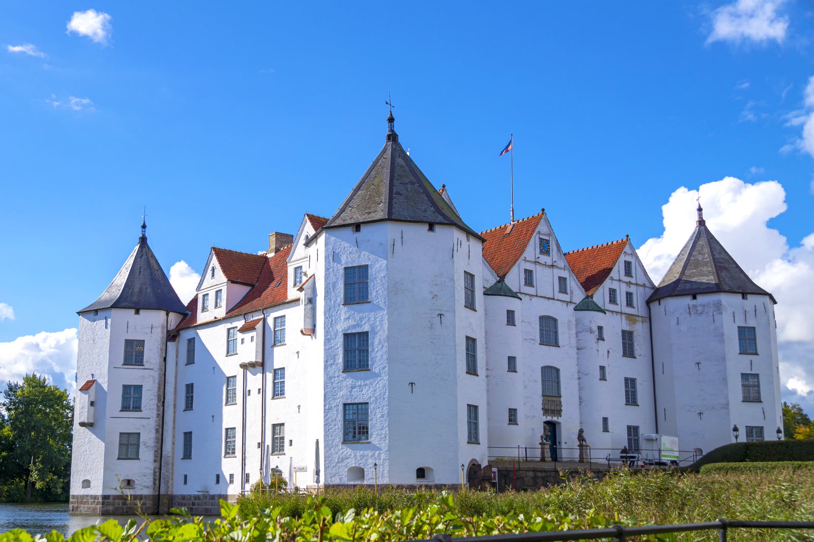 قلعه گلوکزبورگ - Glücksburg Castle