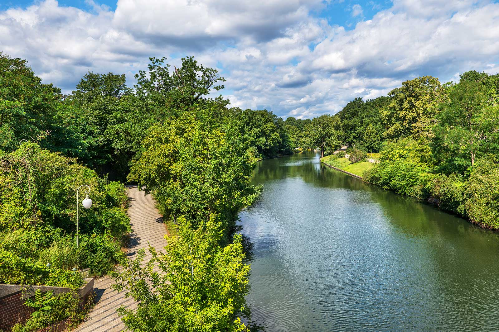 کروزبرگ SO36 از پارک گورلیتزر تا کانال لندور - Kreuzberg SO36 from Görlitzer Park to Landwehr Canal