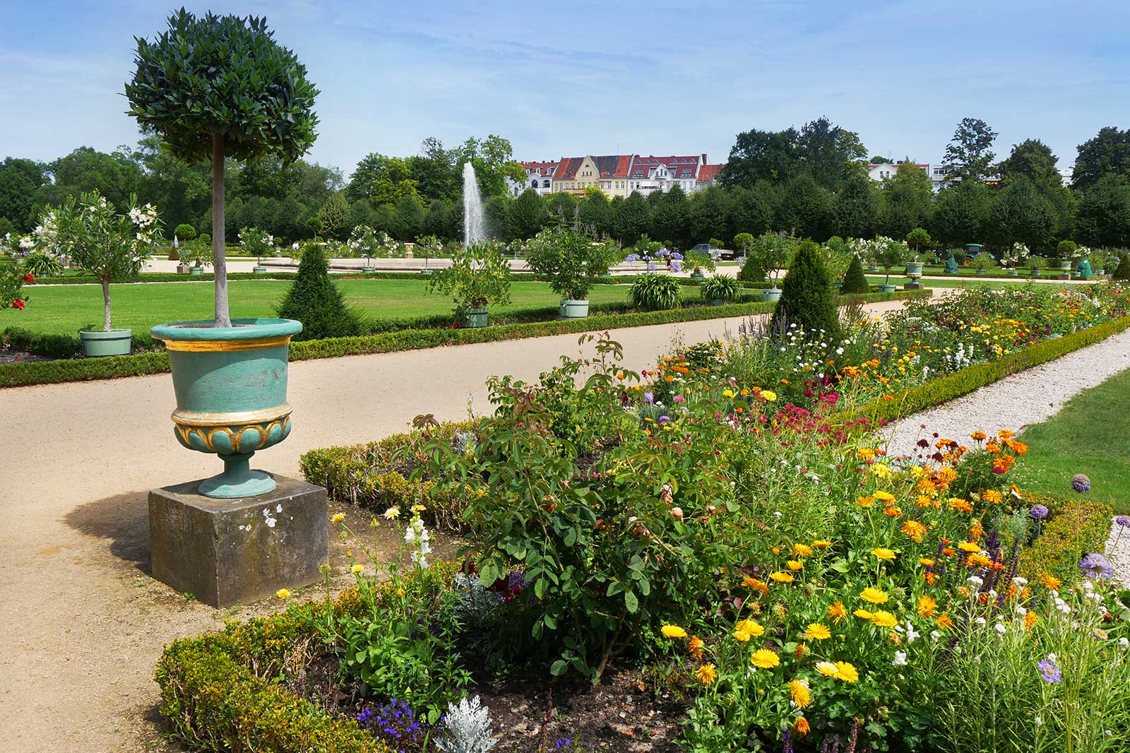 پارک قلعه نیدرشونهاوزن از بوخ تا بوندستاگ - Schlosspark Niederschönhausen from Buch to the Bundestag