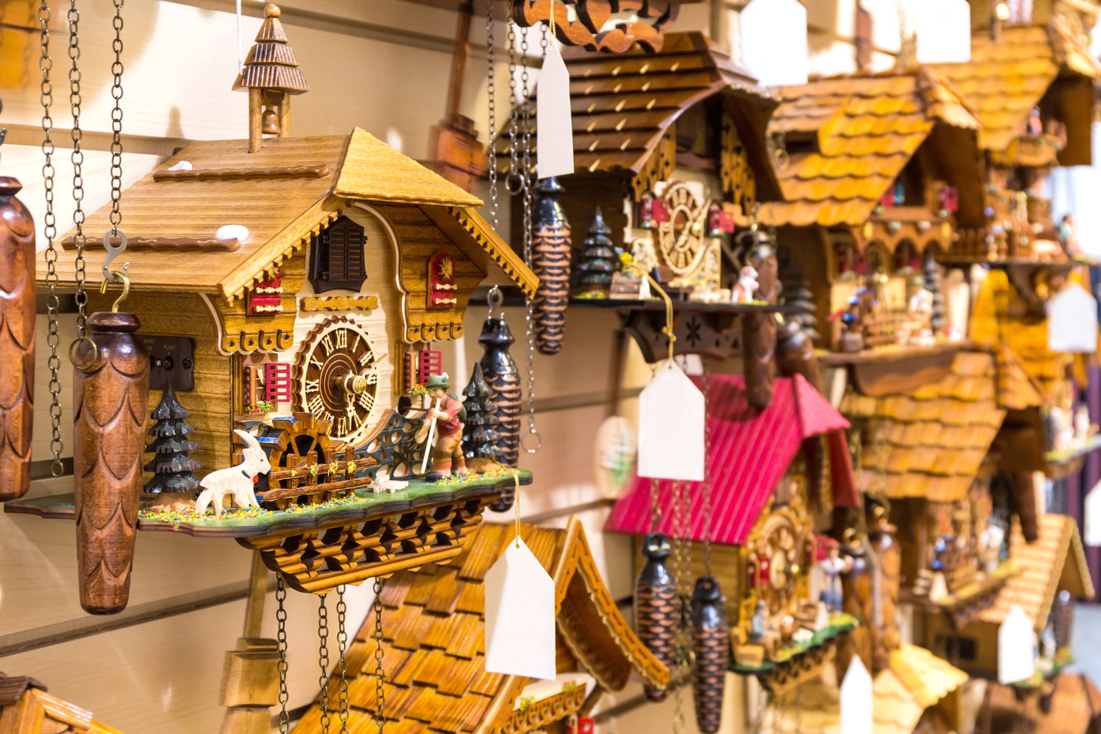 ساعت های فاخته خود را شکار کنید - Hunt for Your Own Cuckoo Clocks