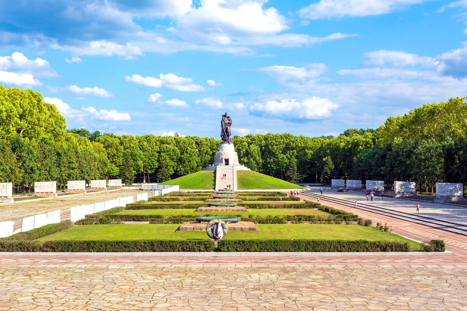 یادبود جنگ شوروی ترپتو - Soviet War Memorial Treptow