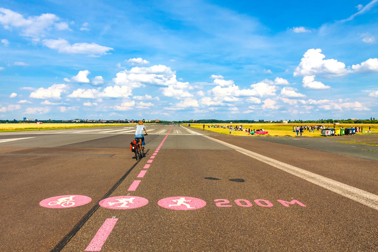 تمپلهوفر فلد - Tempelhofer Feld