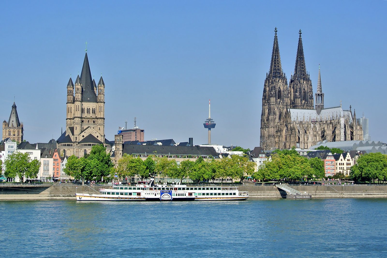 قایق سواری در رودخانه راین - Boat riding on the river Rhine