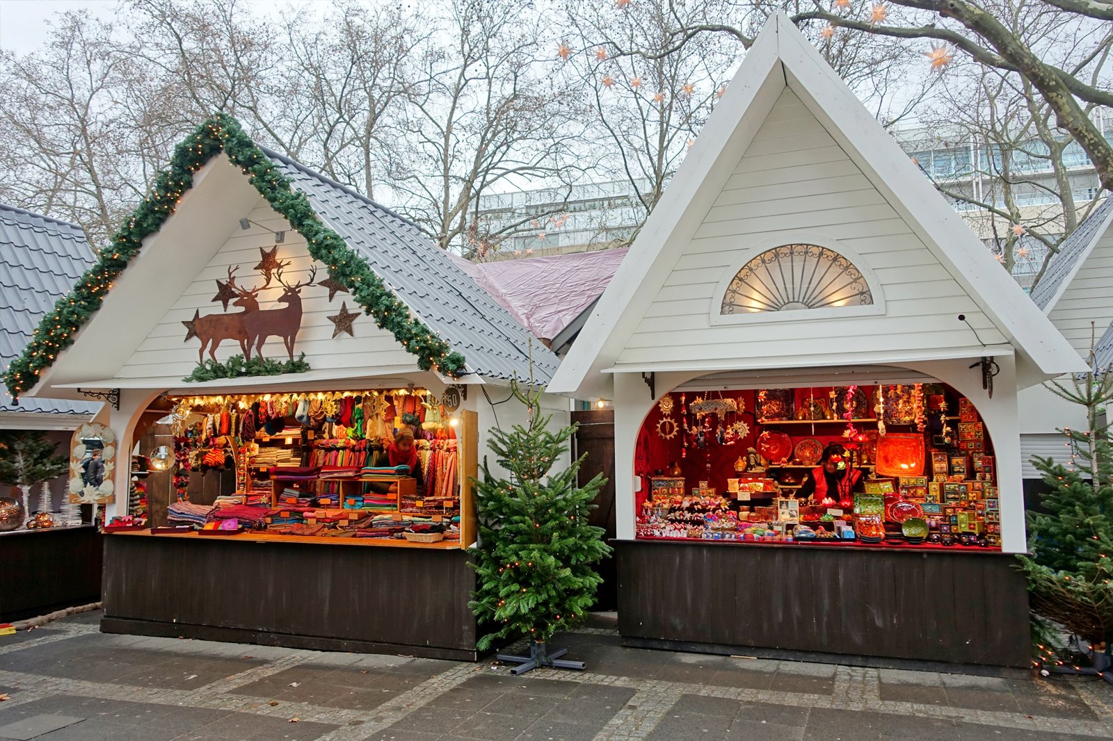 نوشابه مولد در بازار کریسمس - Mulled wine at the Christmas Market