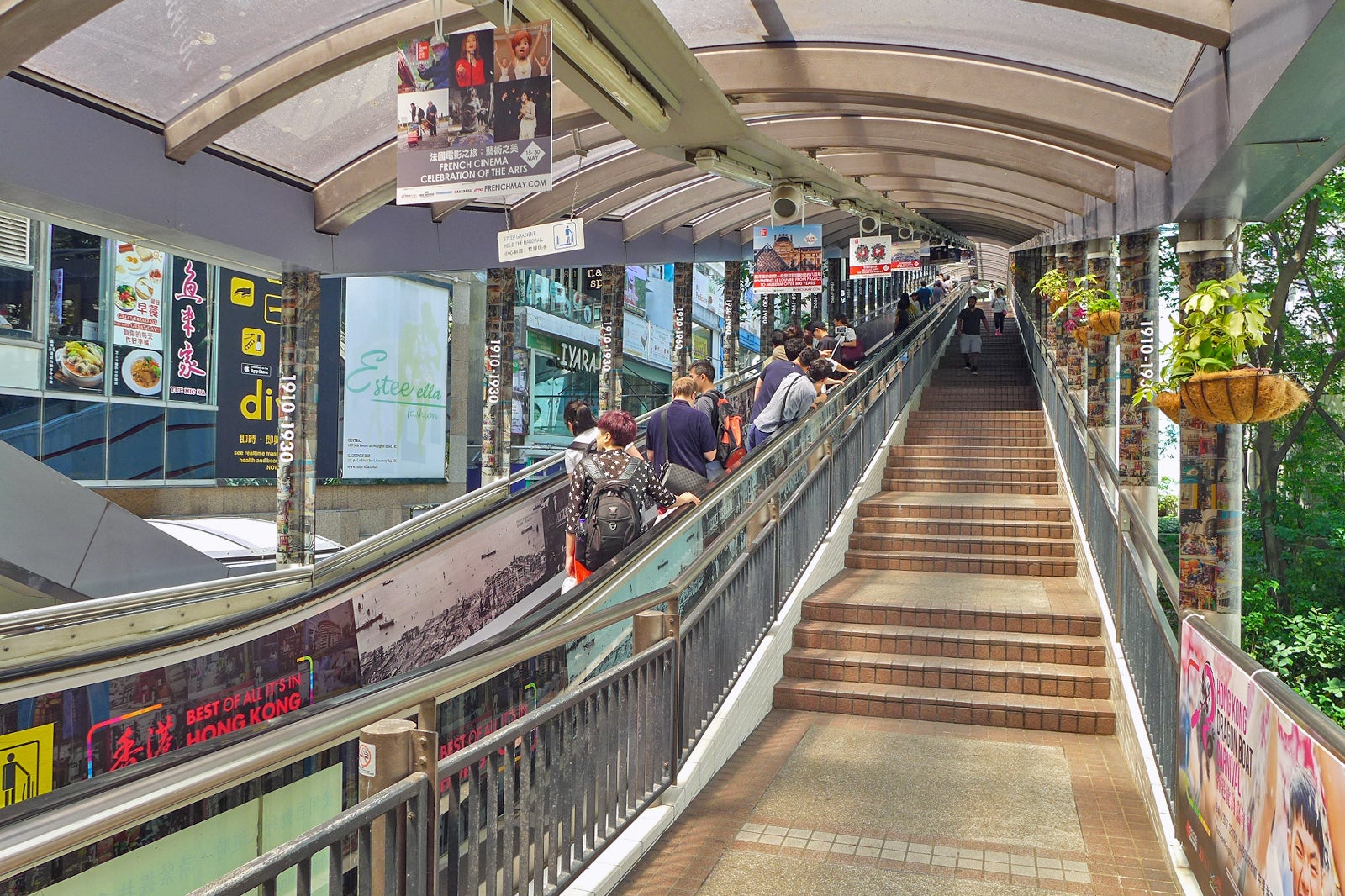 پله برقی سطح متوسط ​​مرکزی - Central Mid-levels Escalators