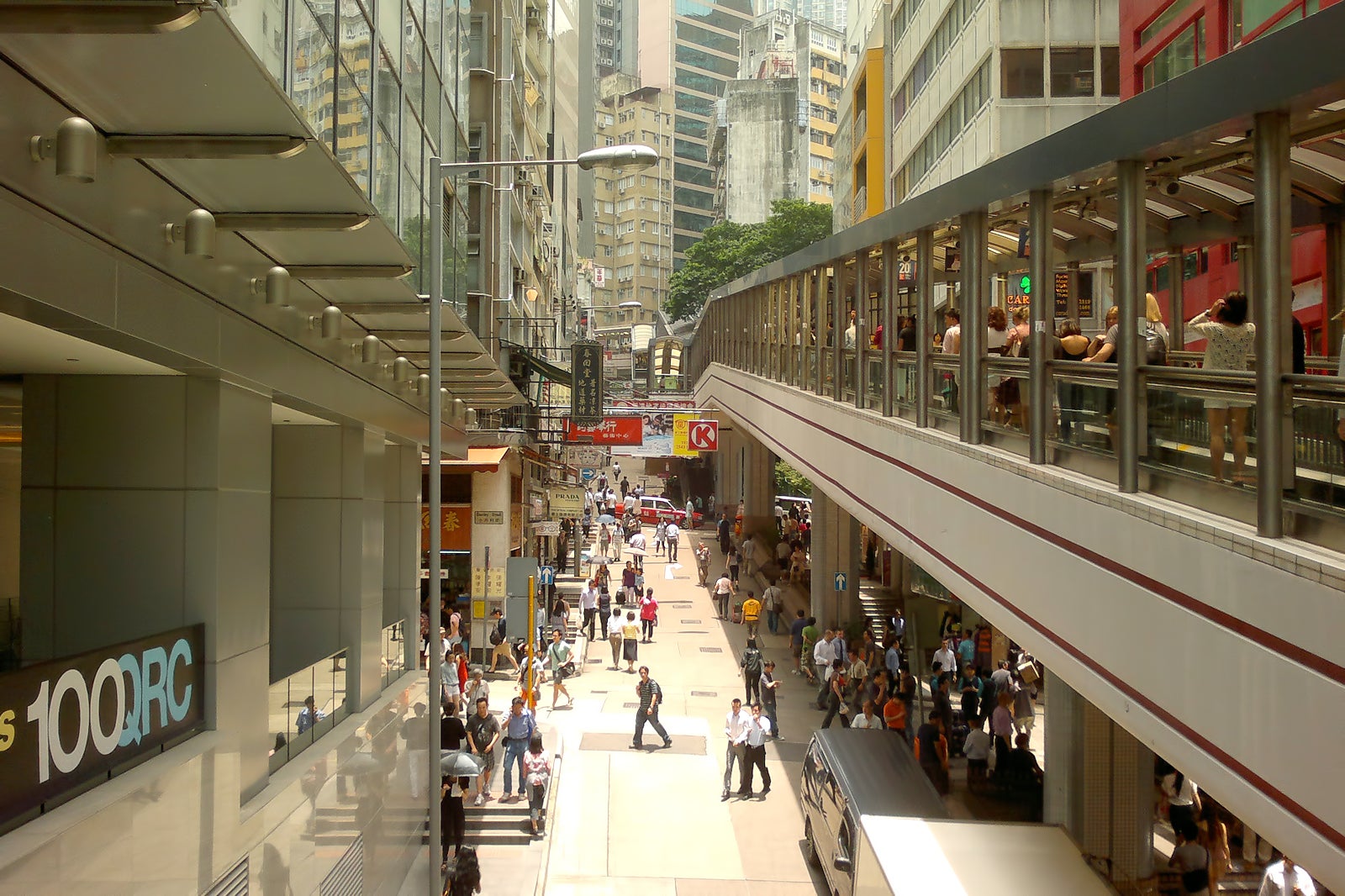 پله برقی سطح متوسط ​​مرکزی - Central Mid-levels Escalators