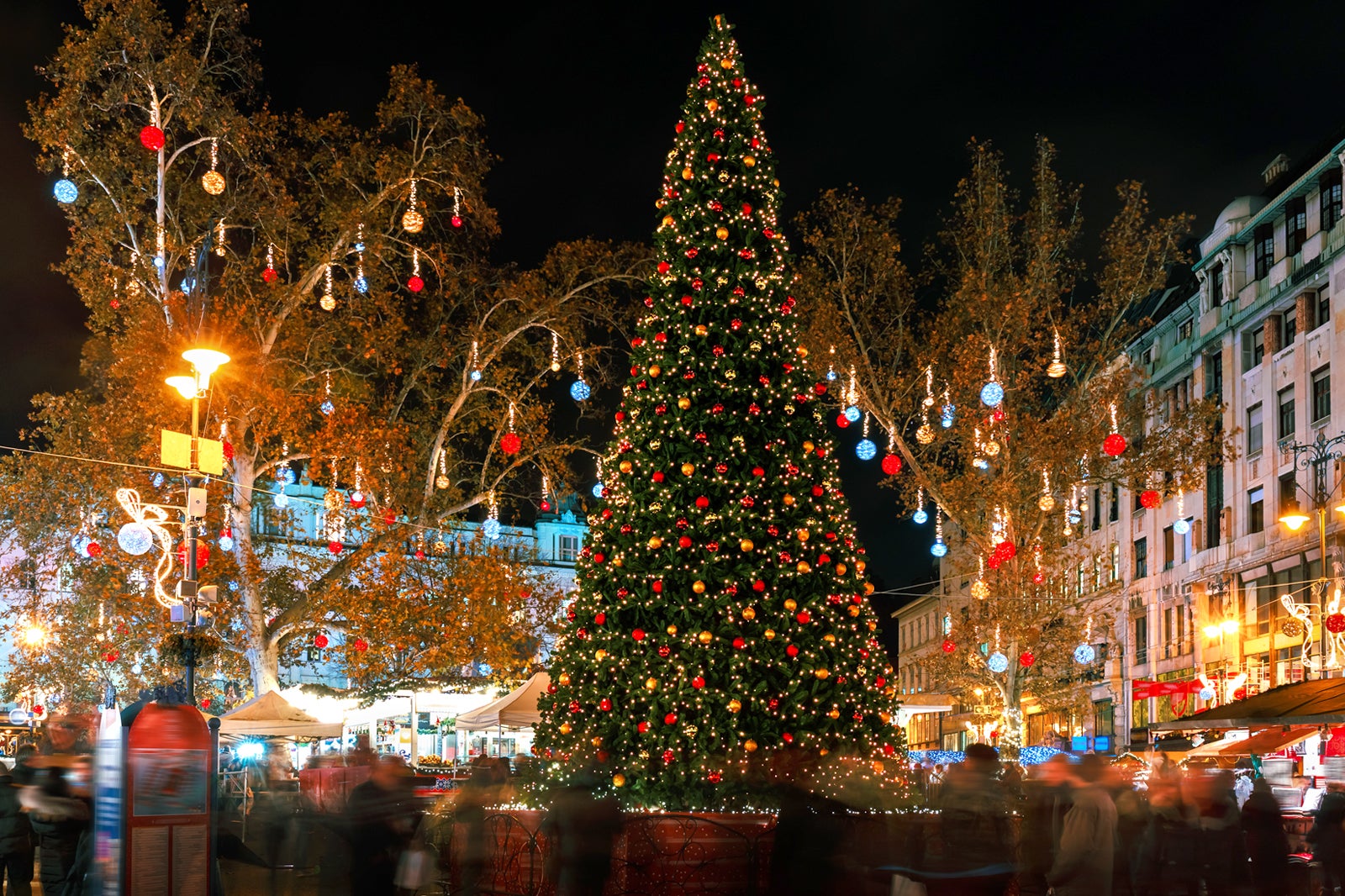 بازار کریسمس میدان Vörösmarty - Vörösmarty Square Christmas Market