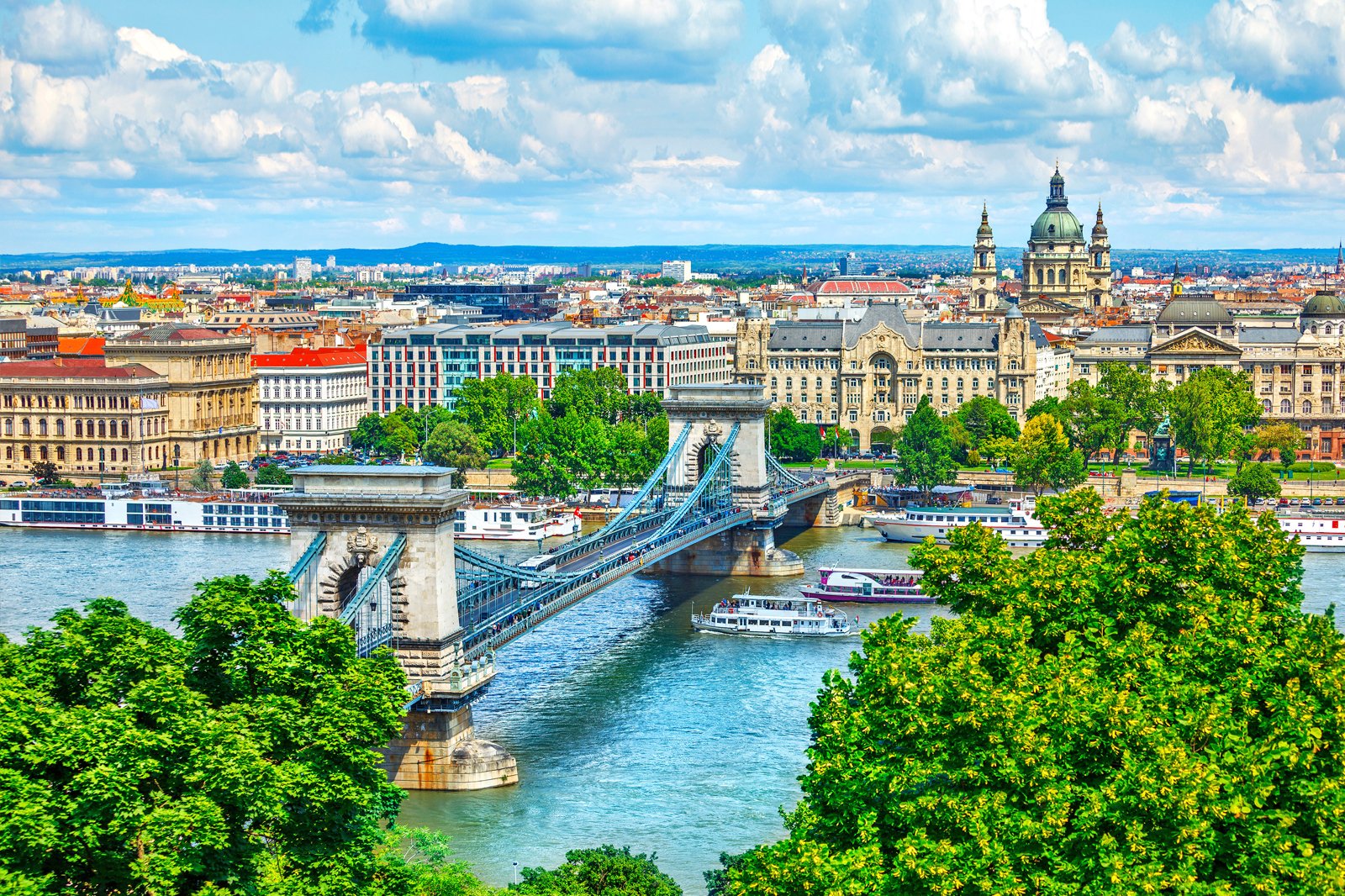 از پل زنجیره ای بر روی دانوب بروید - Take the Chain Bridge over the Danube