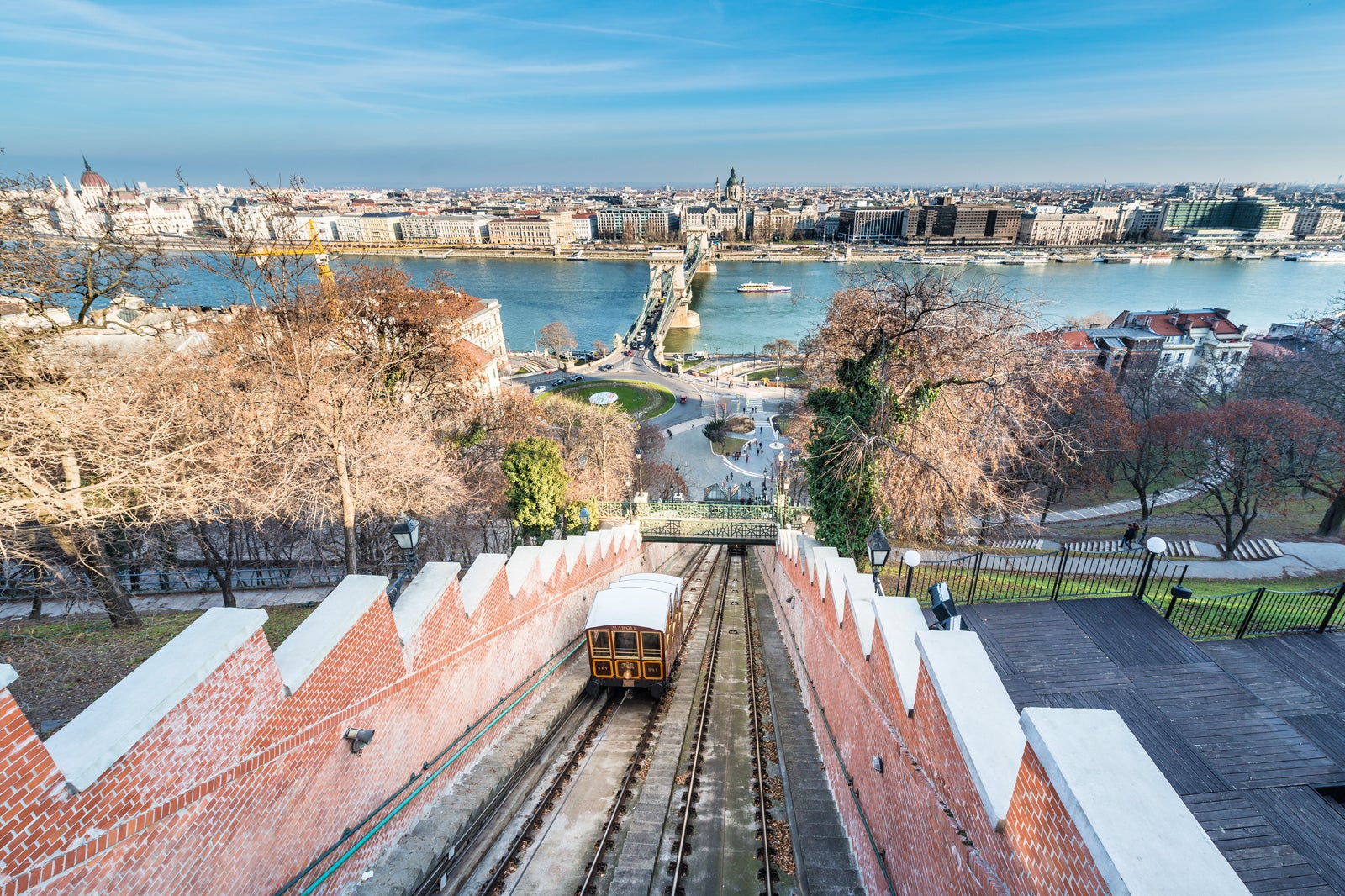 فونیکولار قلعه بودا تپه - Buda Castle Hill Funicular