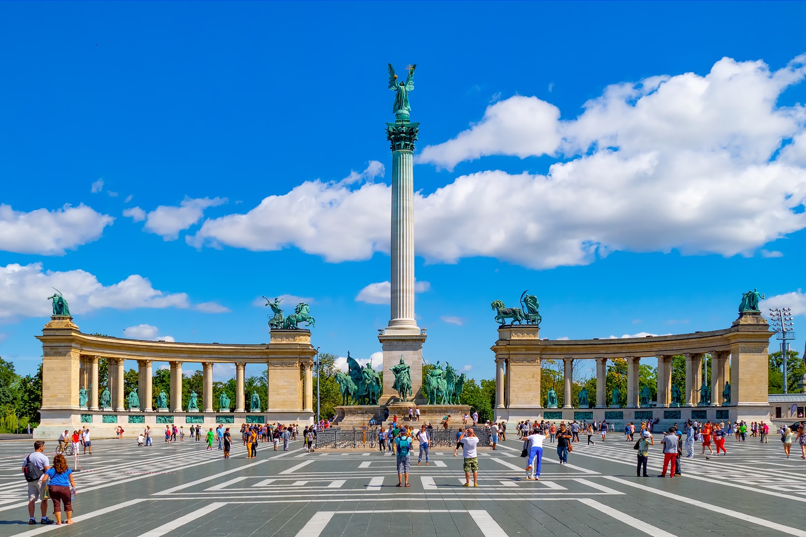 میدان قهرمانان - Heroes’ Square