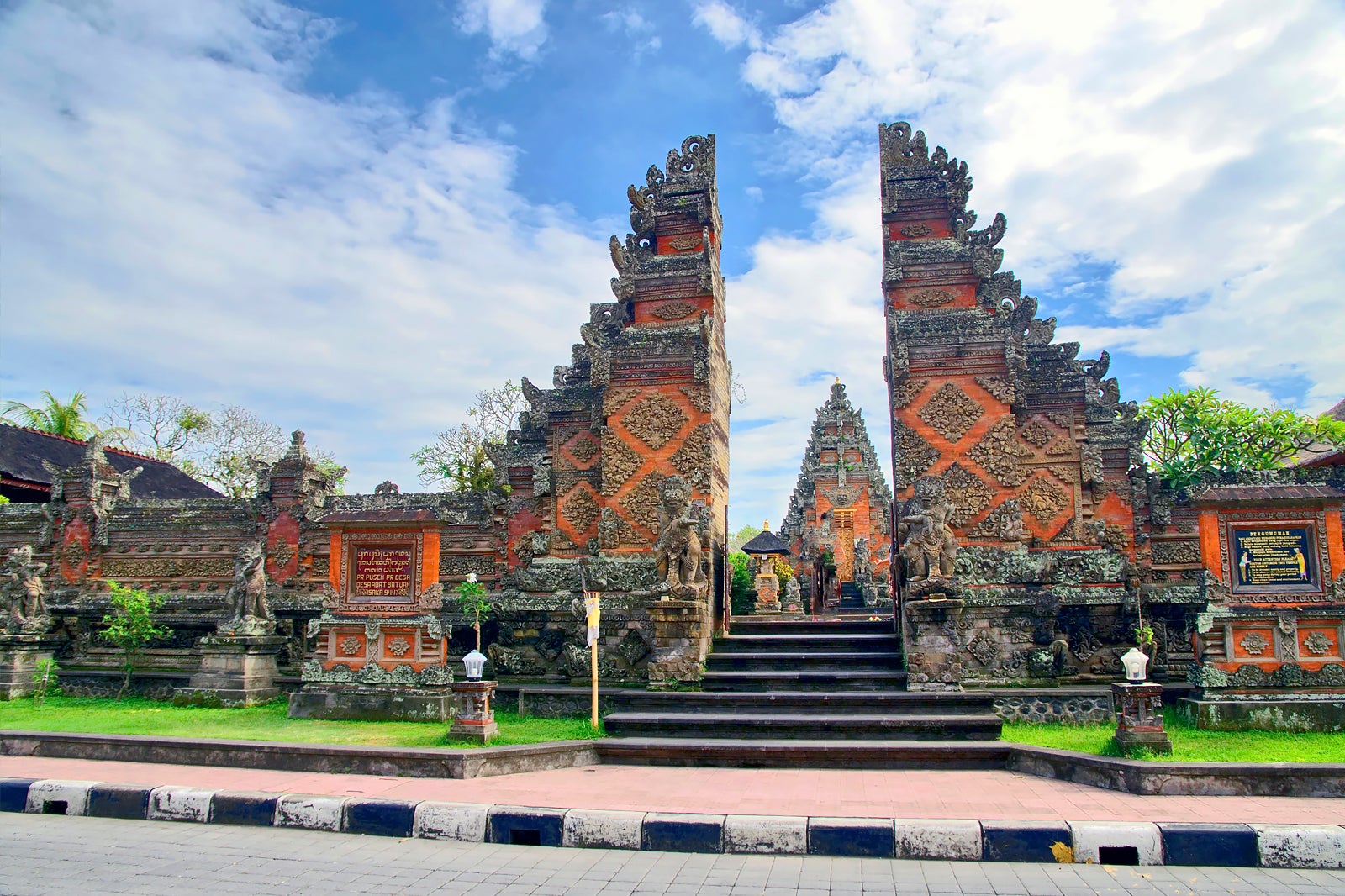 تور نیم روزه برکت خصوصی بالی و معبد باتوان - Private Balinese blessing and Batuan Temple half-day tour