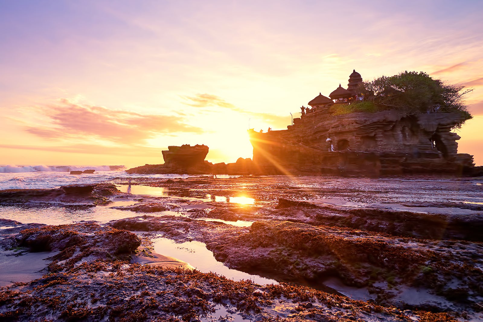 غروب خصوصی در معبد Tanah Lot با شام - Private sunset at Tanah Lot Temple with dinner