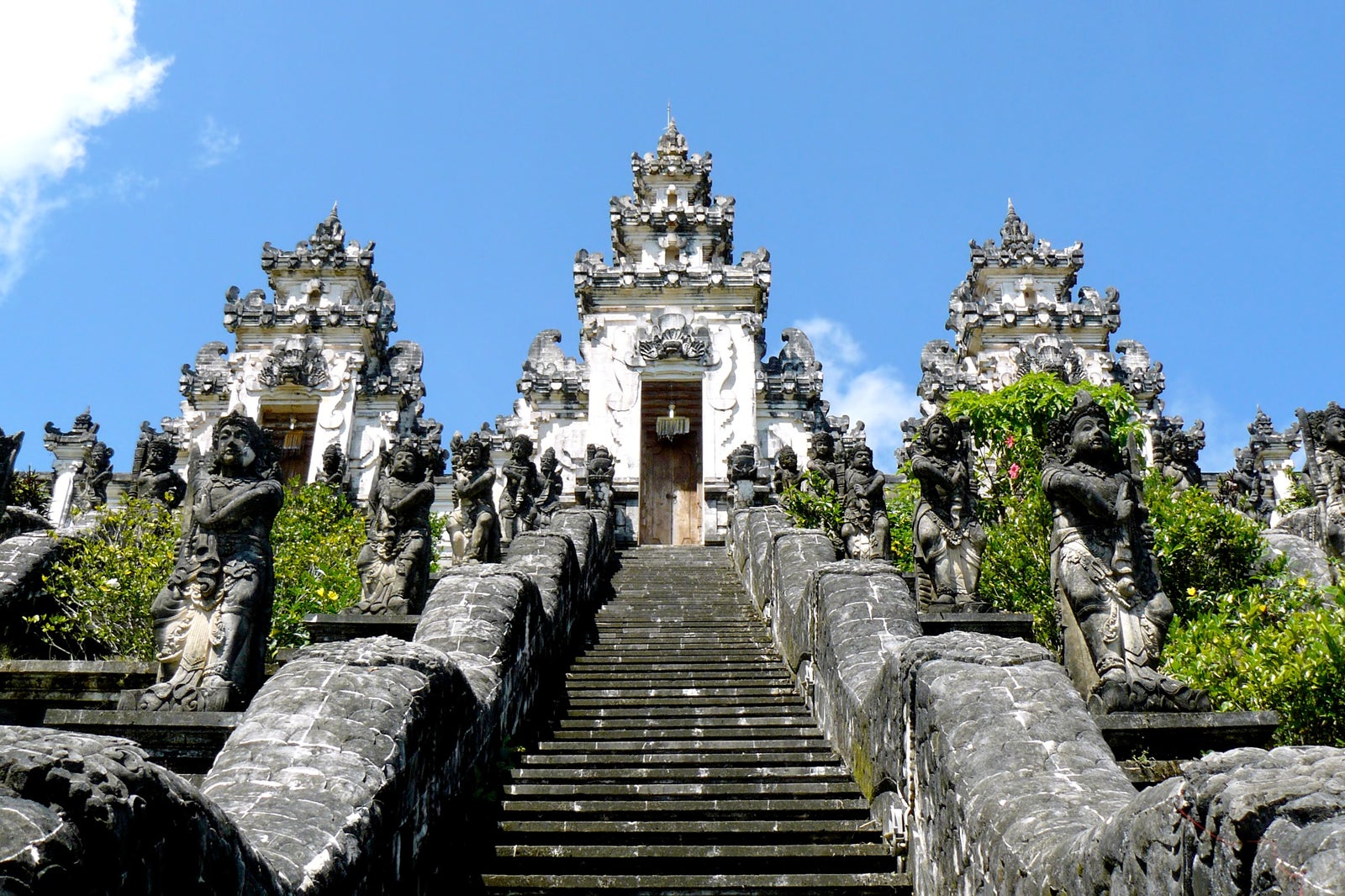 معبد لمپویانگ - Lempuyang Temple