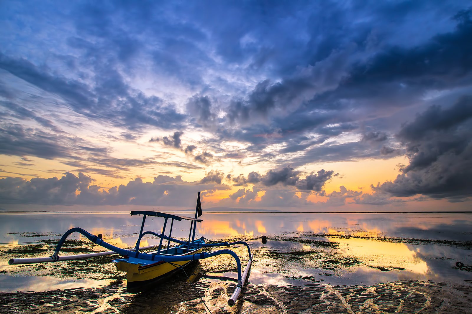 ماهیگیر ساحلی - Nelayan Beach