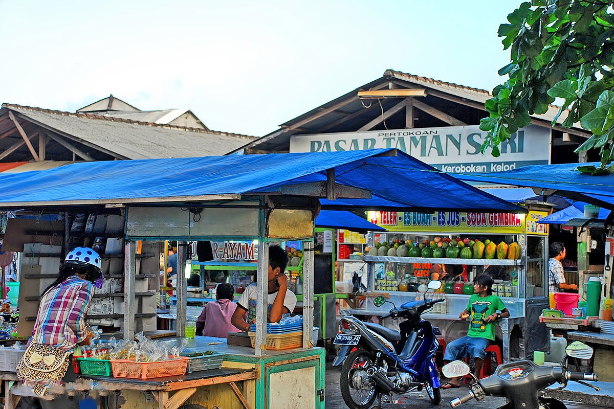 بازار تامان ساری - Taman Sari Market