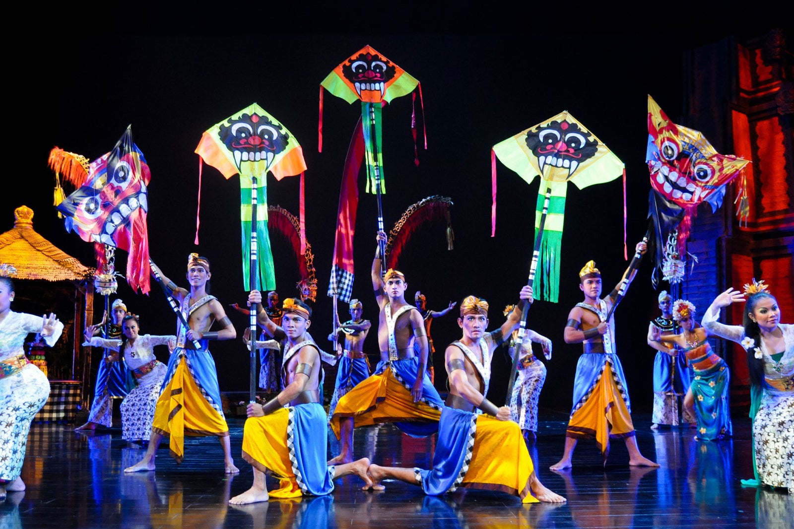 نمایش دودان در تئاتر Nusa Dua - Devdan Show at Nusa Dua Theatre