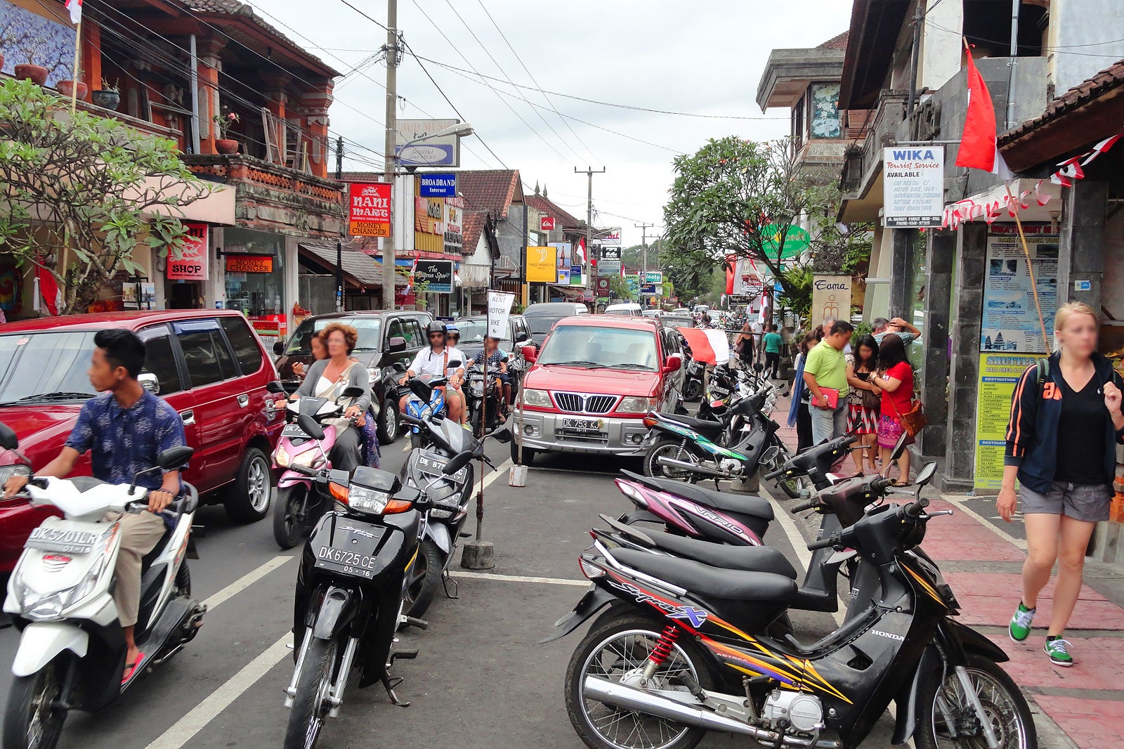 جاده جنگلی میمون اوبود - Ubud Monkey Forest Road