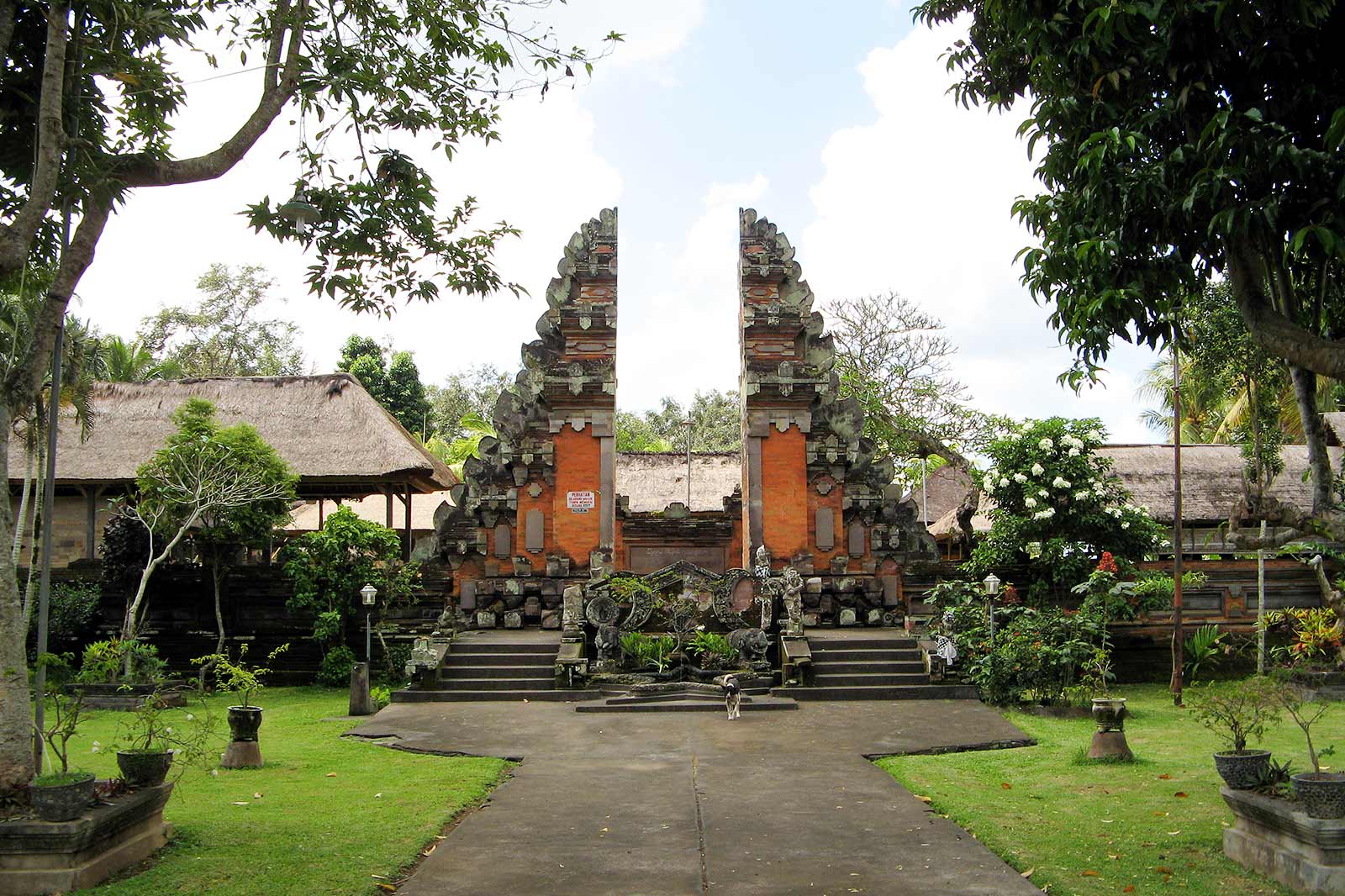 ارتقاء معبد ساسیح - Penataran Sasih Temple