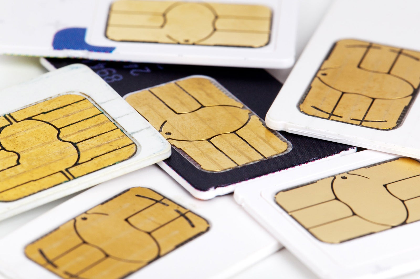 خرید سیم کارت محلی برای بسته بندی داده ها و برنامه ها - Not buying a local SIM for data package and apps