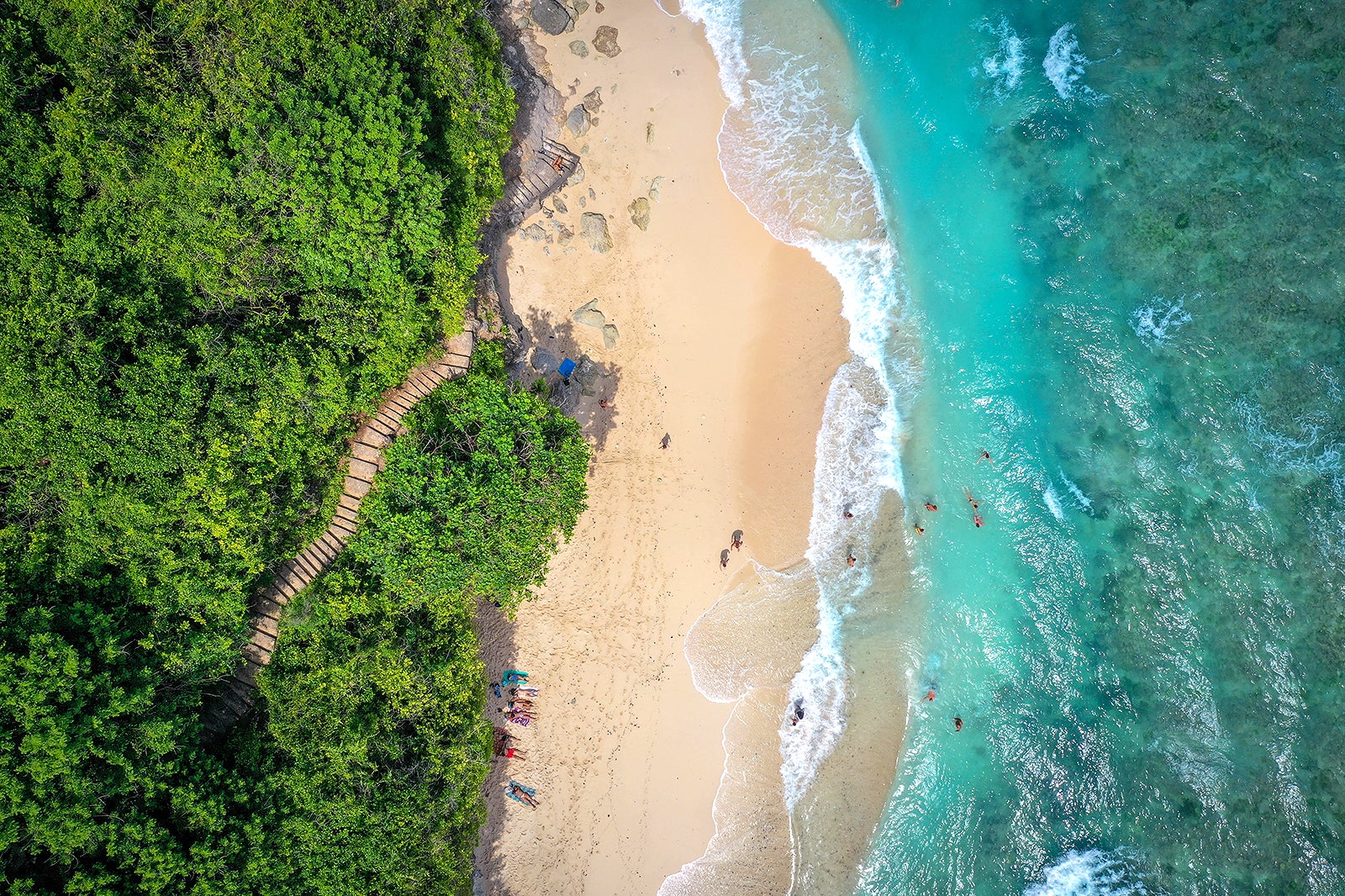 ساحل کاسه سبز - Green Bowl Beach