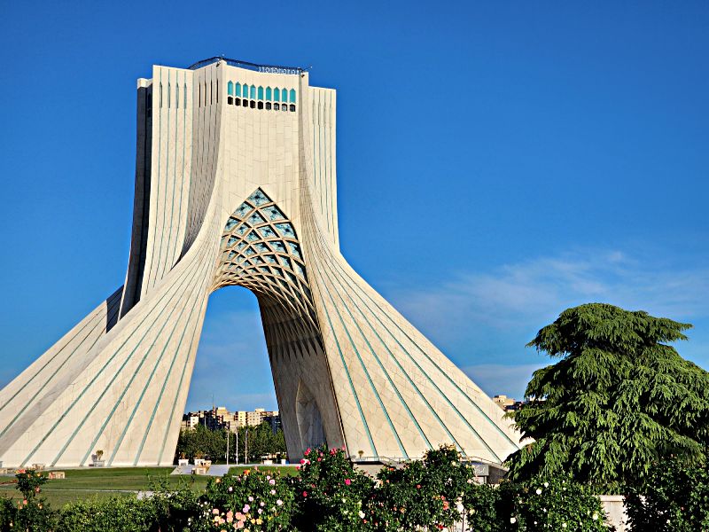 چرا برج آزادی معروف است؟ - Why Is Azadi Tower Famous?