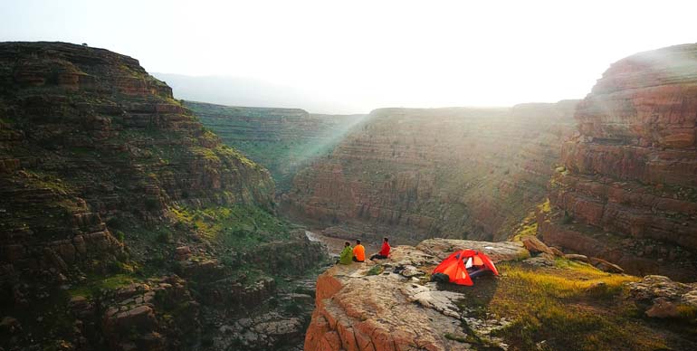 چادر زدن: تجربه‌ای جذاب در دل طبیعت - camping