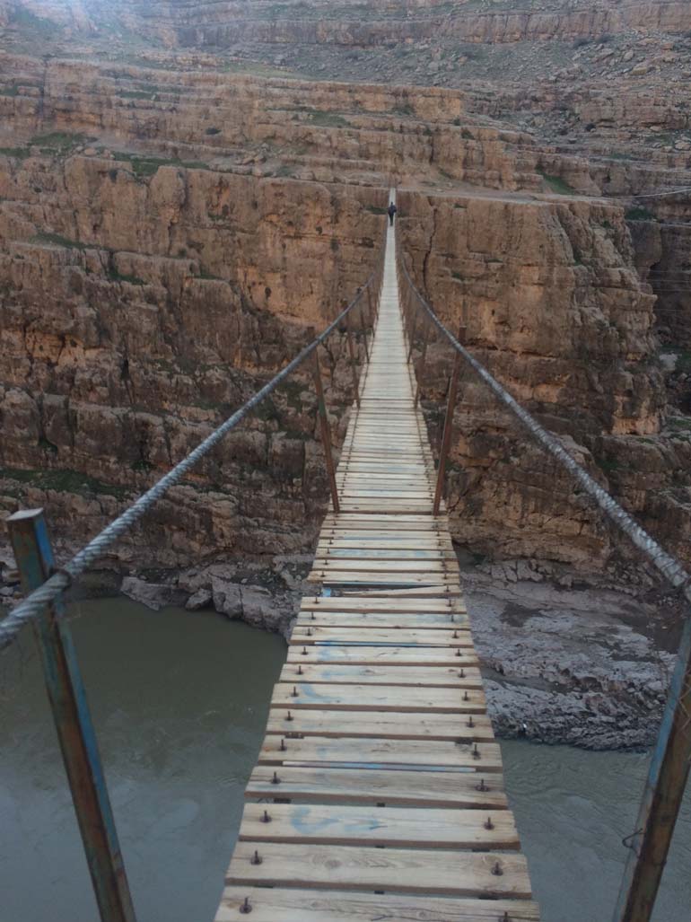 پل معلق دره خزینه: تجربه‌ای بی‌نظیر در سفر به طبیعت - Khazine Valley Suspension Bridge