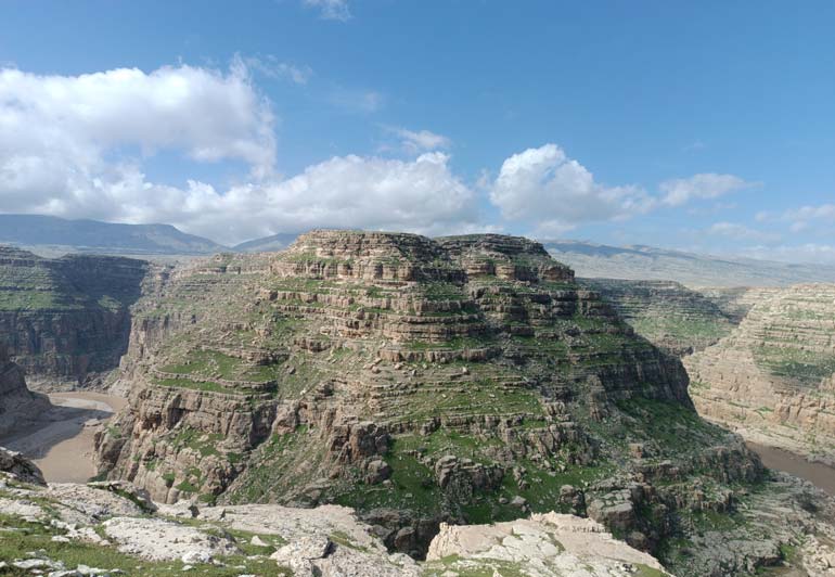 کجا واقع شده است دره خزینه؟ - Where is the treasure valley?