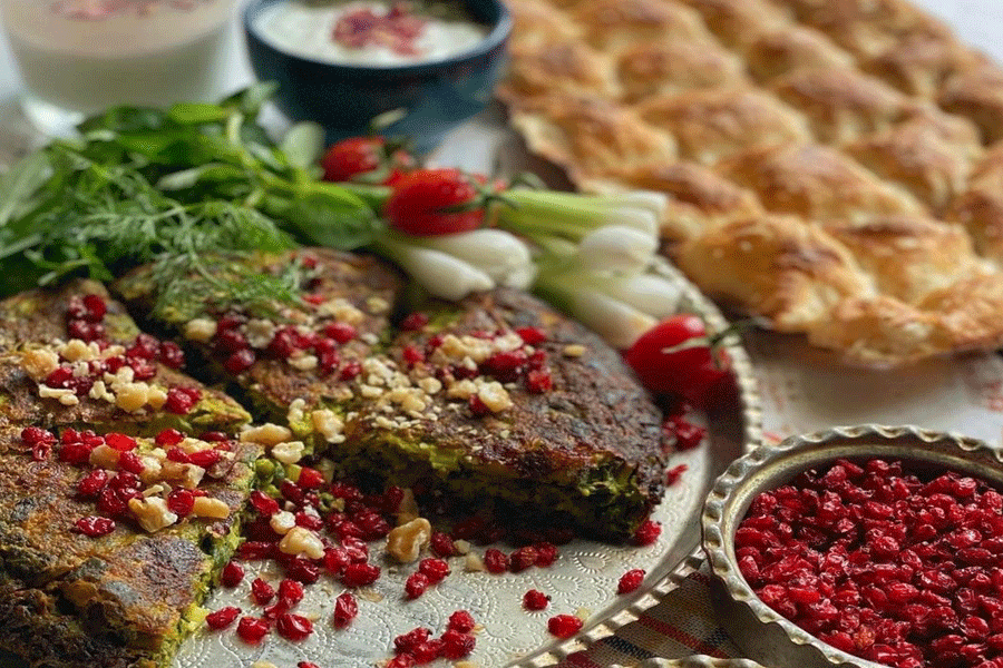 غذاهایی که باید برای ماجراجویی ایرانی خود امتحان کنید - Must-Try Dishes for Your Iranian Adventure