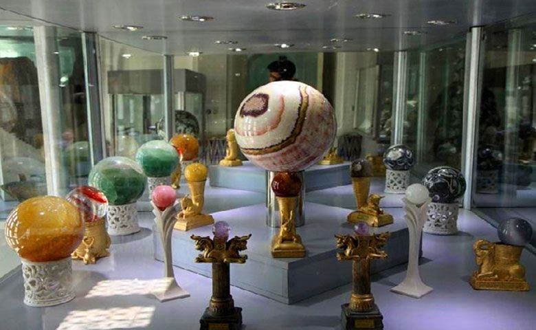 بازدید از موزه سنگ‌ها - Visit the Stone Museum