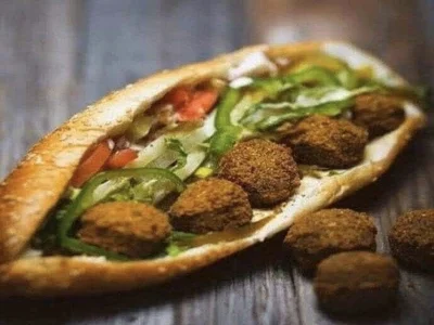 2. فلافل – محبوب ترین غذای خیابانی ایران - 2. Falafel – Iran’s Most Beloved Street Food