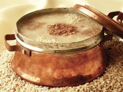 8. حلیم - یک خوراکی لذت بخش و حاوی دارچین - 8. Haleem – A Delightful, Cinnamon-Infused Treat