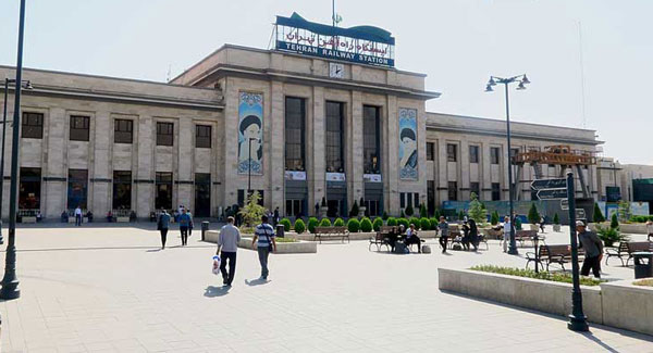 ایستگاه قطار تهران: - Tehran Train Station: