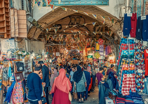 صنایع دستی ایران را از کجا بخریم: راهنمای بازارها و فروشگاه های محلی - Where to Purchase Iranian Handicrafts: A Guide to Local Markets and Stores