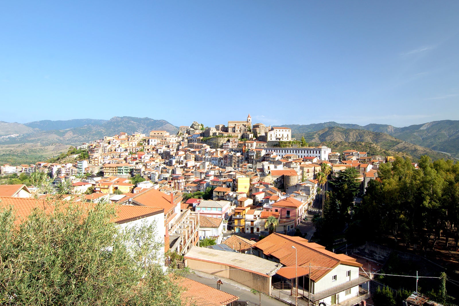 دهکده بالای تپه Castiglione di Sicilia را کشف کنید - Discover the hilltop village of Castiglione di Sicilia