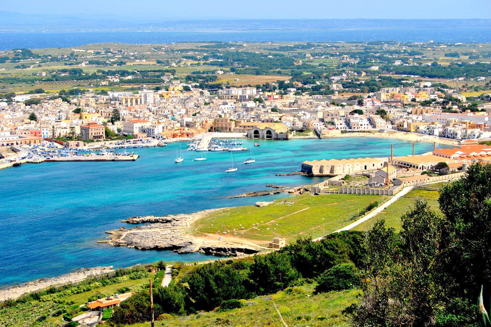 در فاویگنا سرعت خود را کاهش دهید - Slow down in Favignana