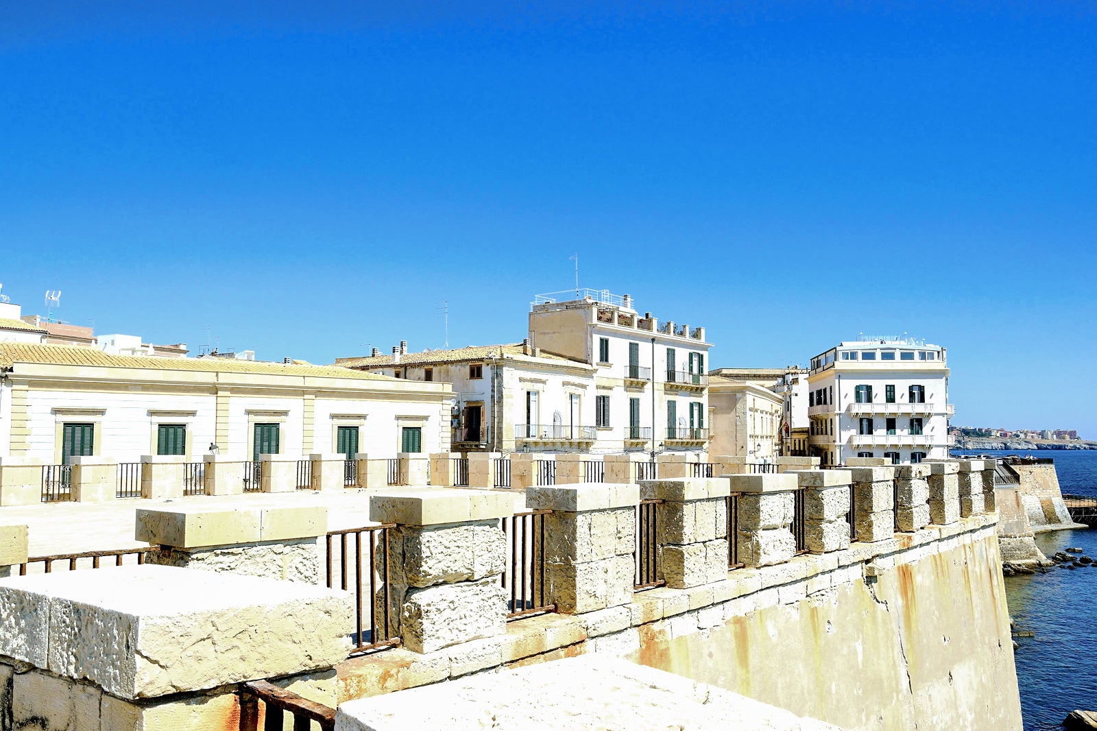 راه رفتن Lungomare در Ortigia - Walk the Lungomare on Ortigia